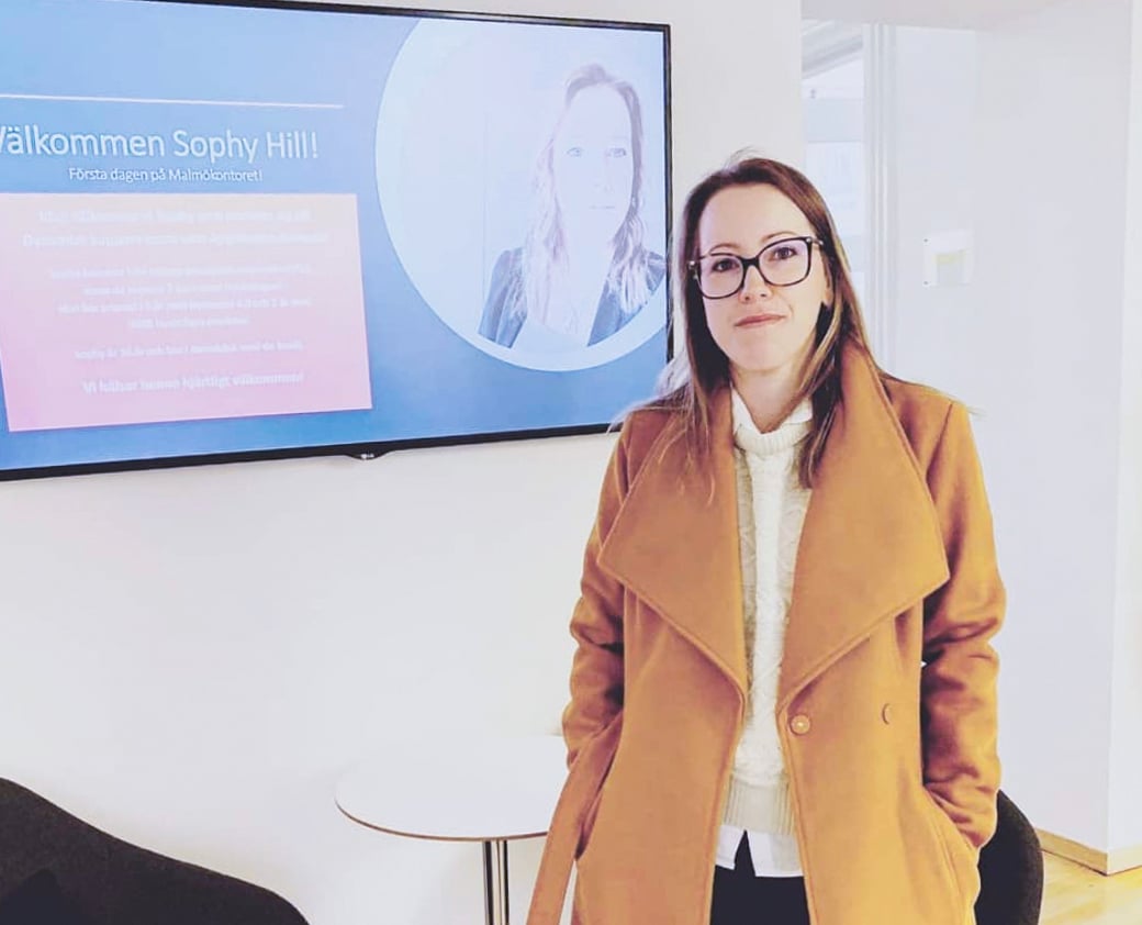 Sophy Hill på kontoret i Stockholm